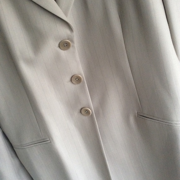 DONATED - Classy Vintage Italian Suit - Picture 3 of 15